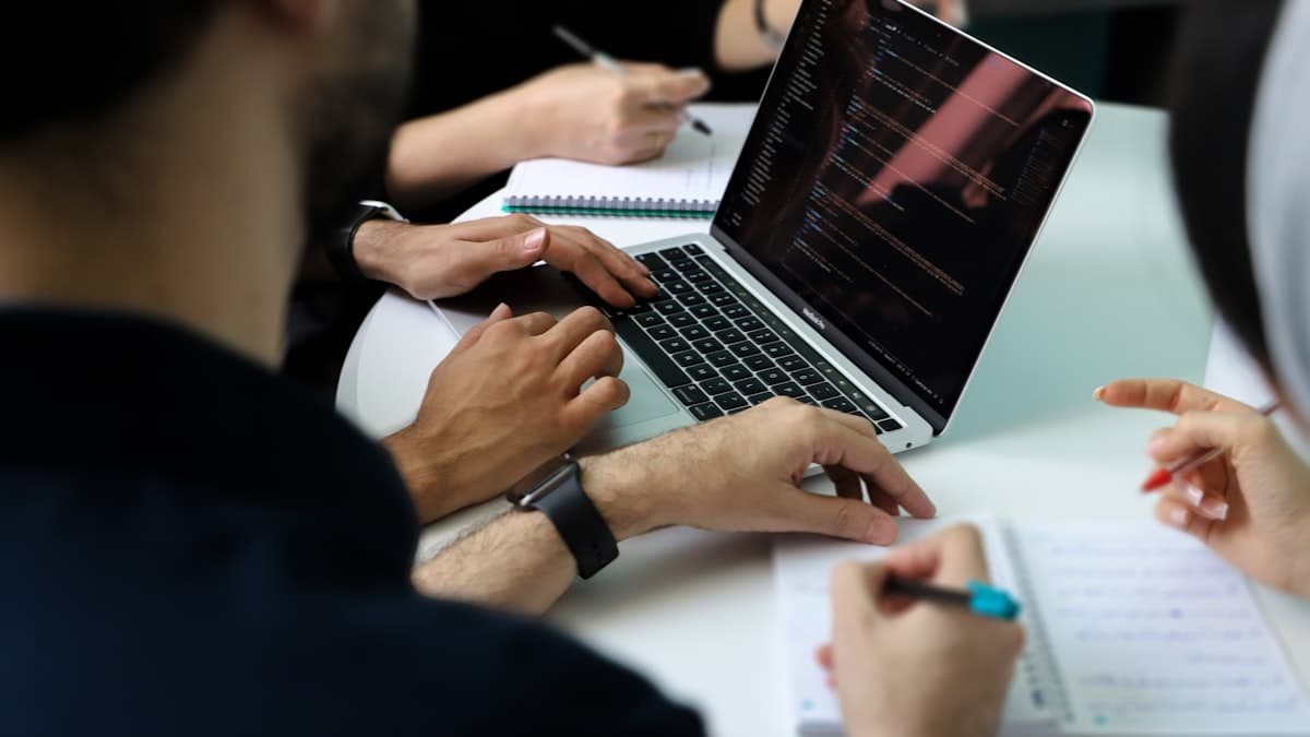 Customer service agent working alongside an AI assistant interface